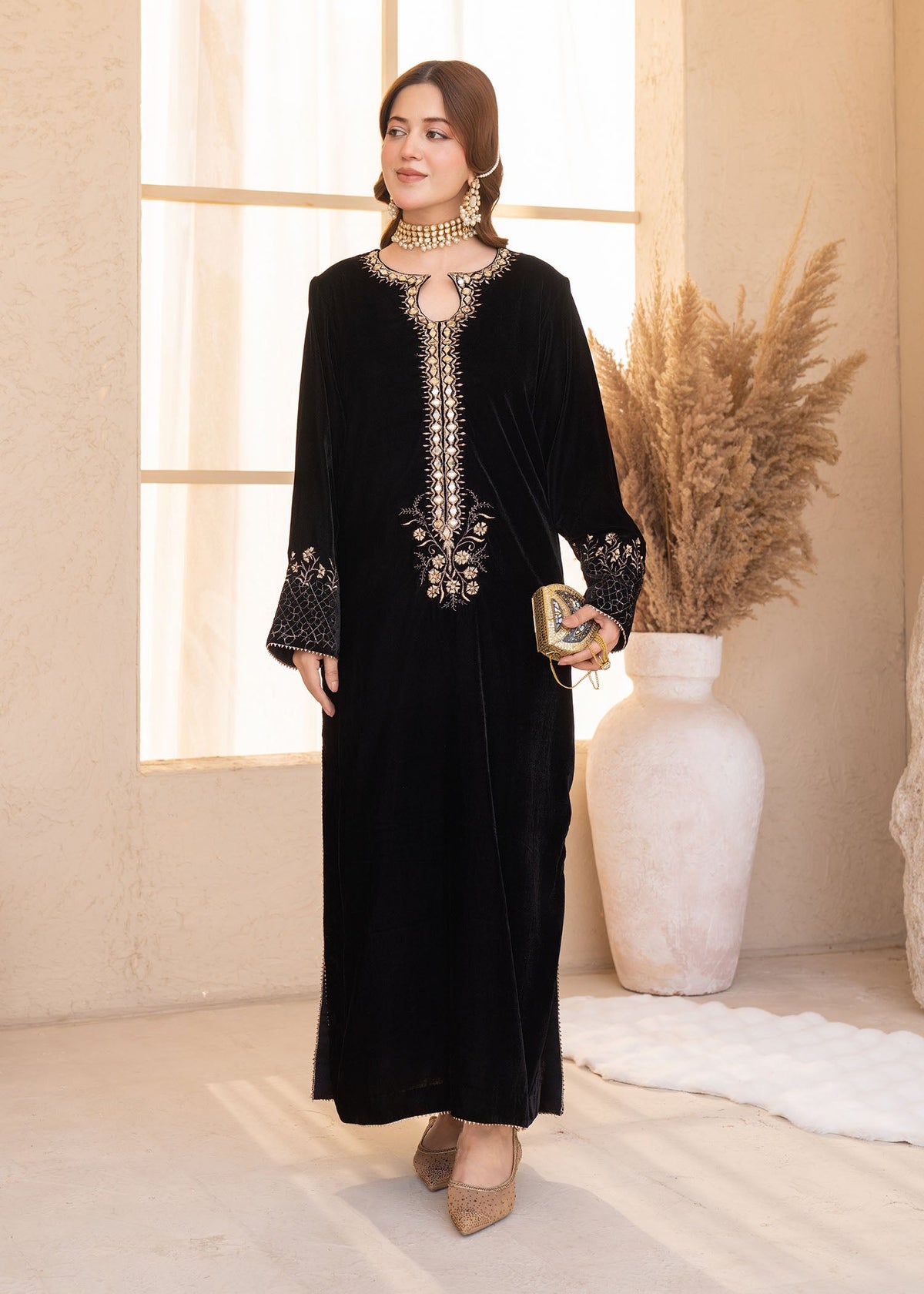 Velvet Sheesha & Puff Embroidered