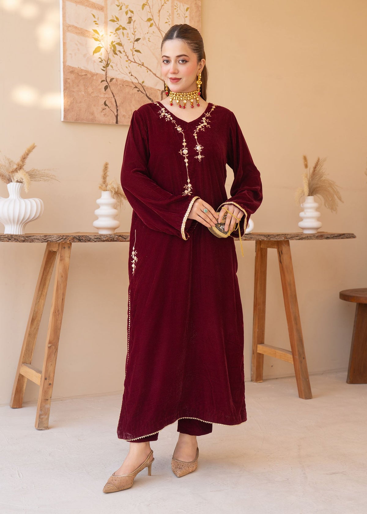 TJ Velvet Sheesha & Puff Embroidered