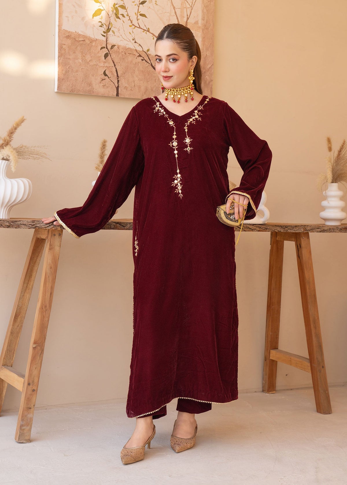 TJ Velvet Sheesha & Puff Embroidered