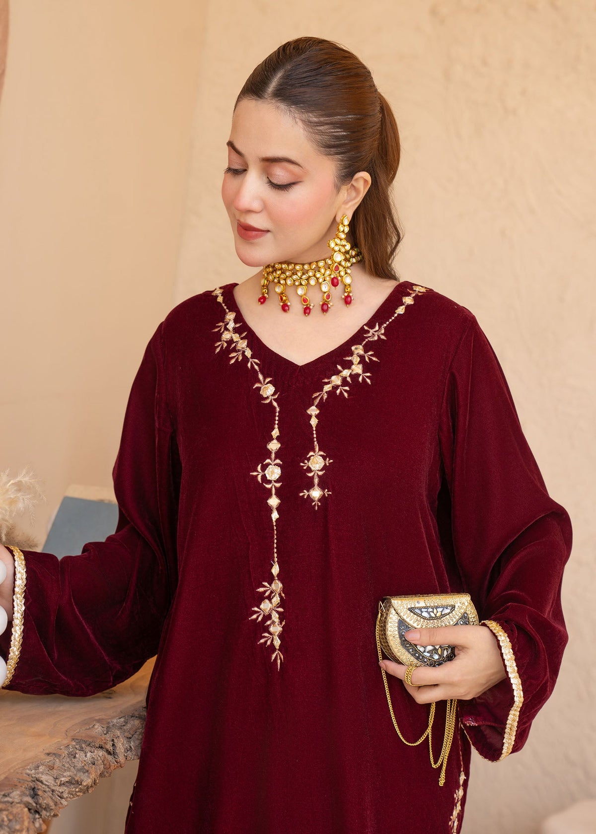 TJ Velvet Sheesha & Puff Embroidered