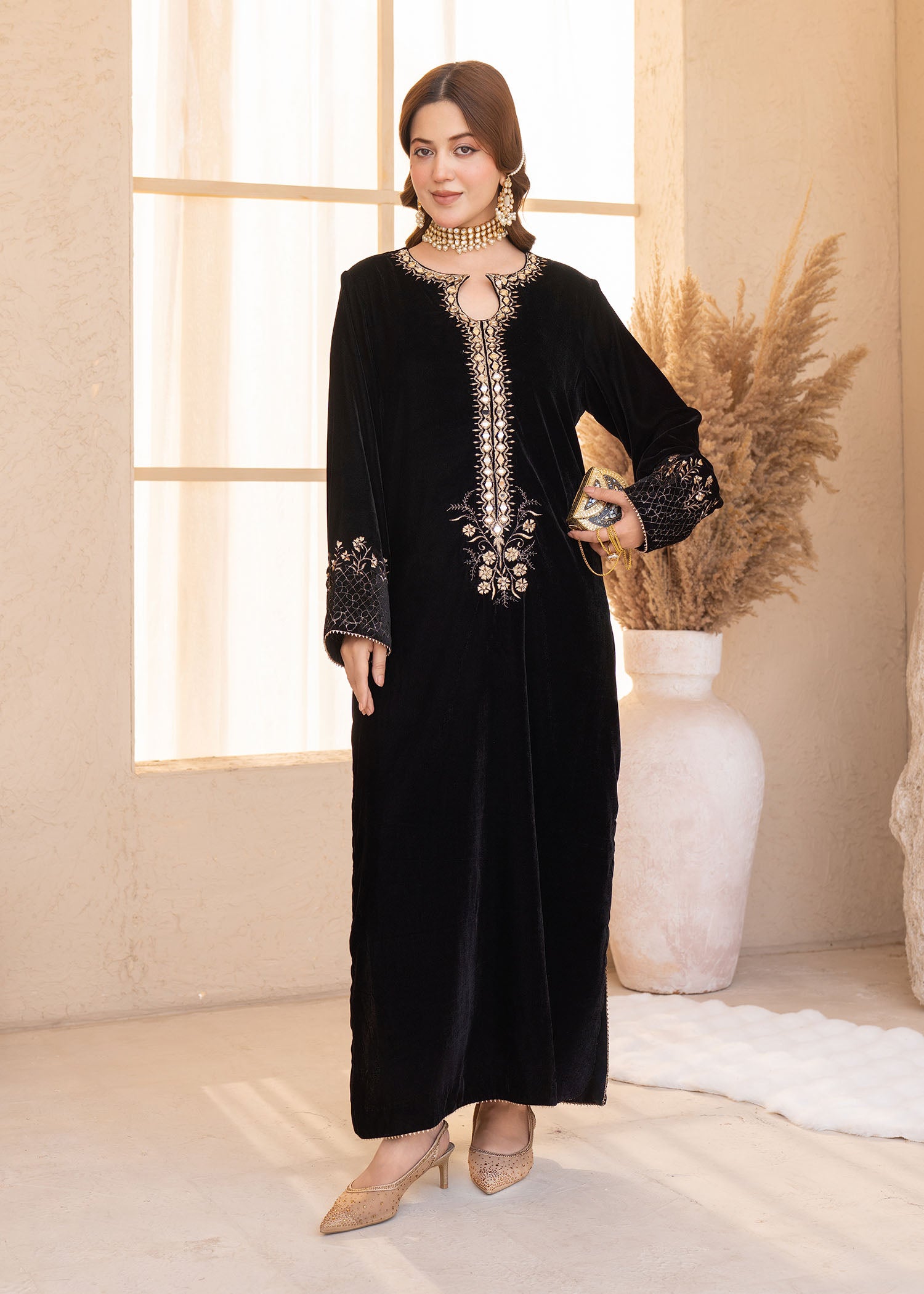 Velvet Sheesha & Puff Embroidered