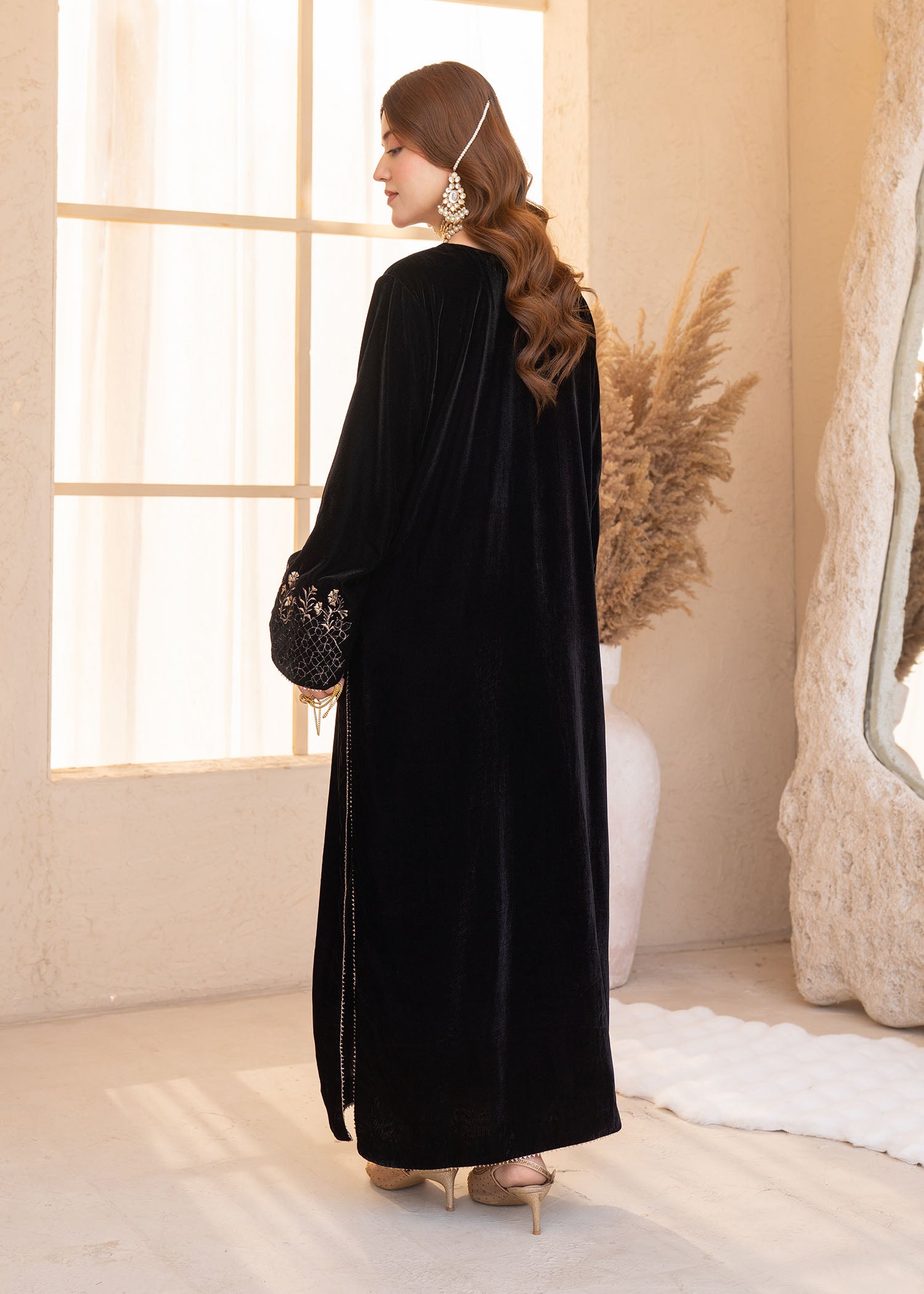 Velvet Sheesha & Puff Embroidered