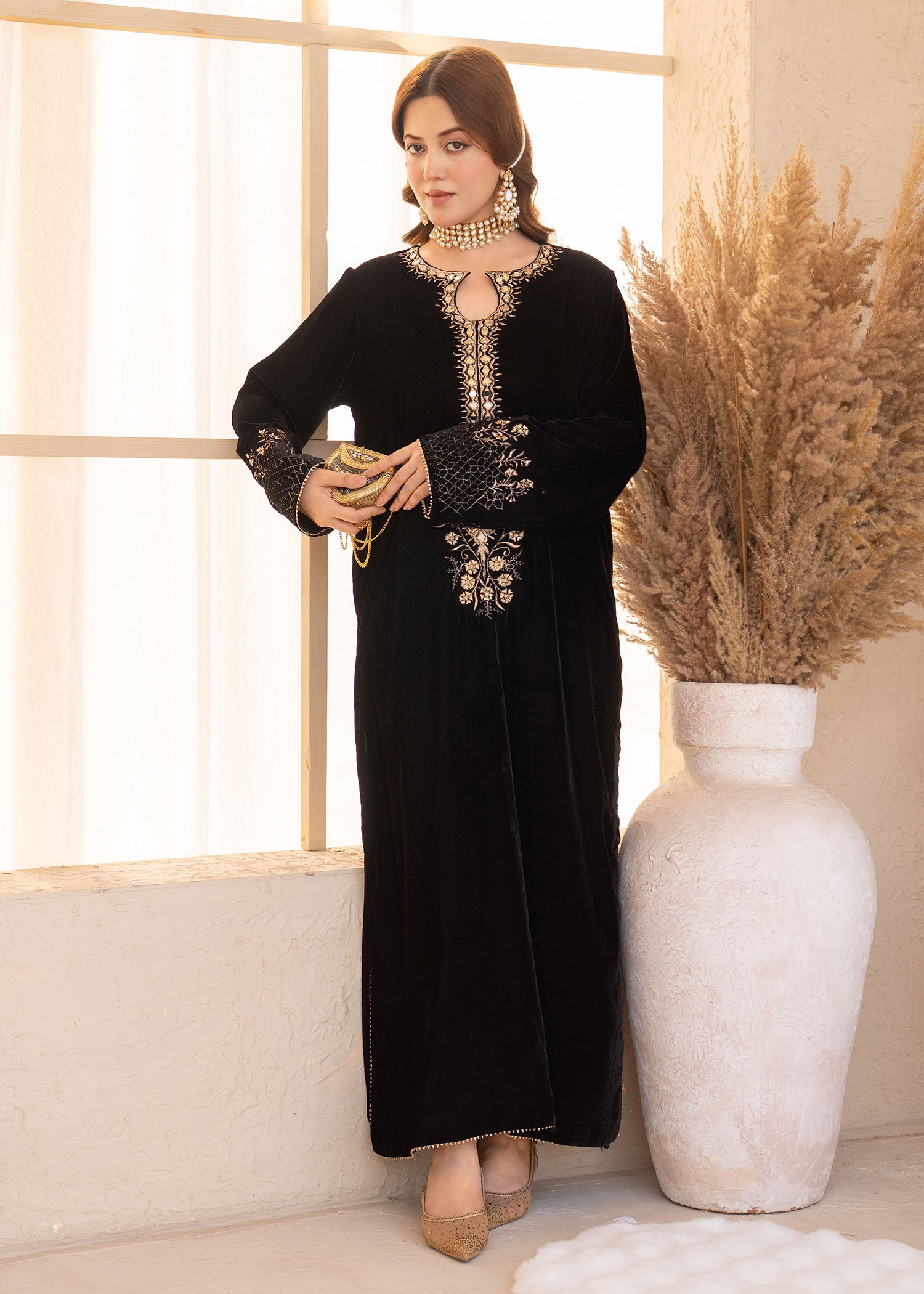 Velvet Sheesha & Puff Embroidered