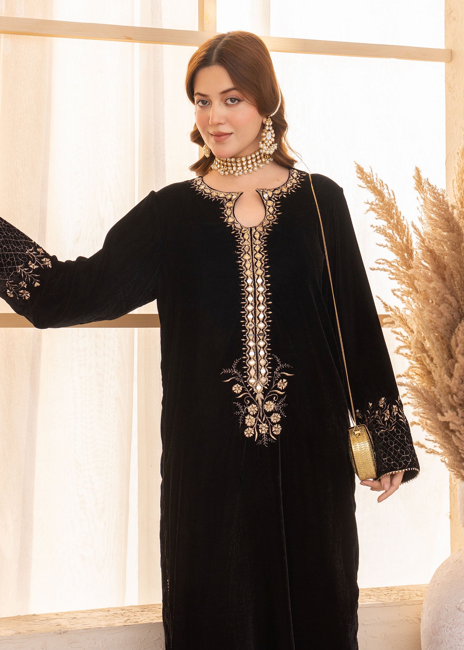 Velvet Sheesha & Puff Embroidered