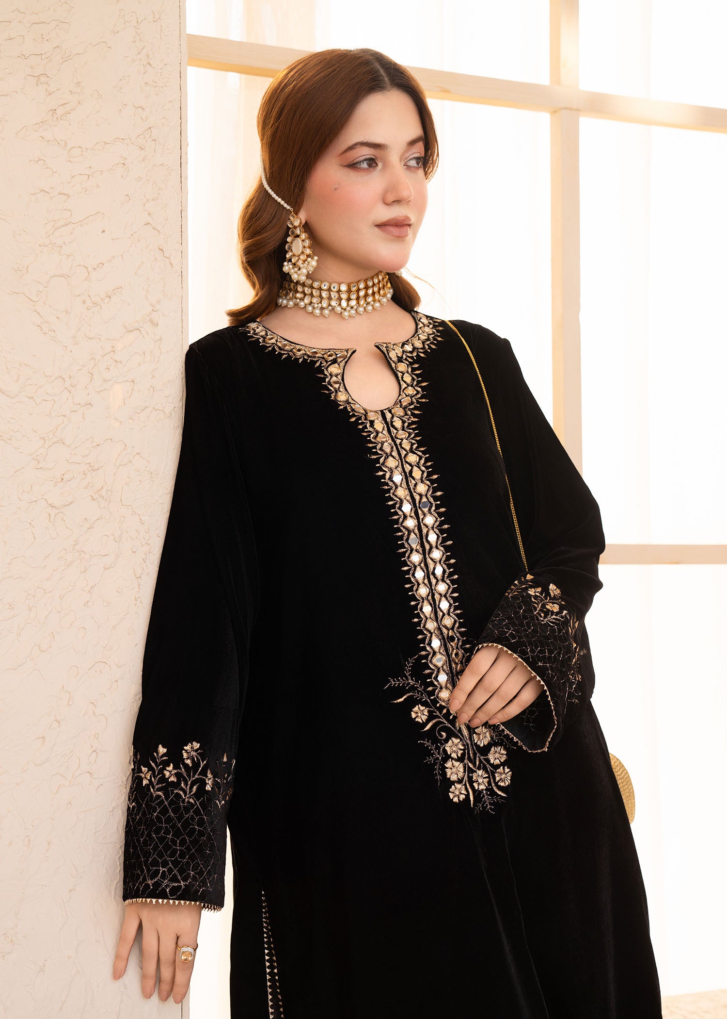 Velvet Sheesha & Puff Embroidered