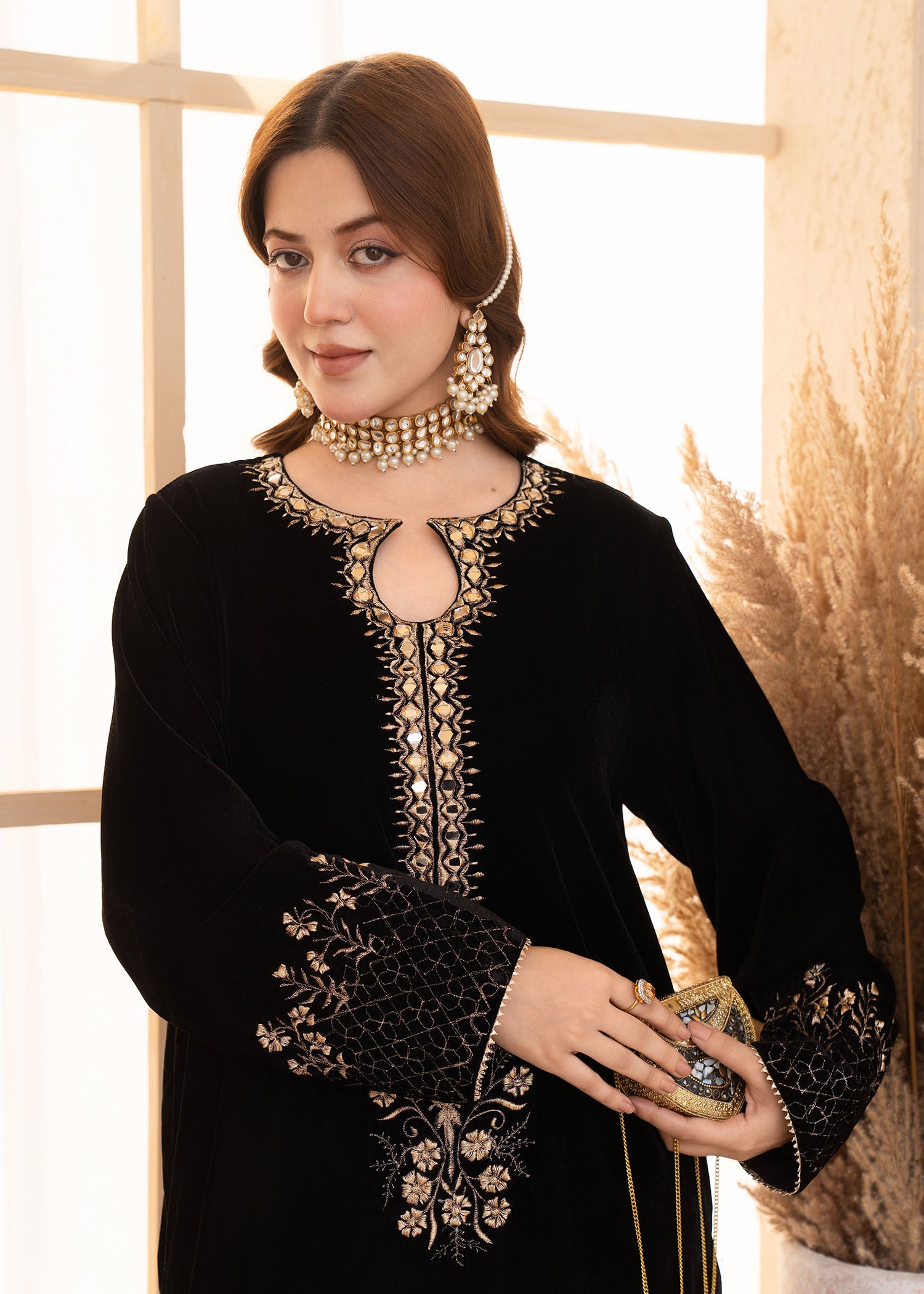 Velvet Sheesha & Puff Embroidered