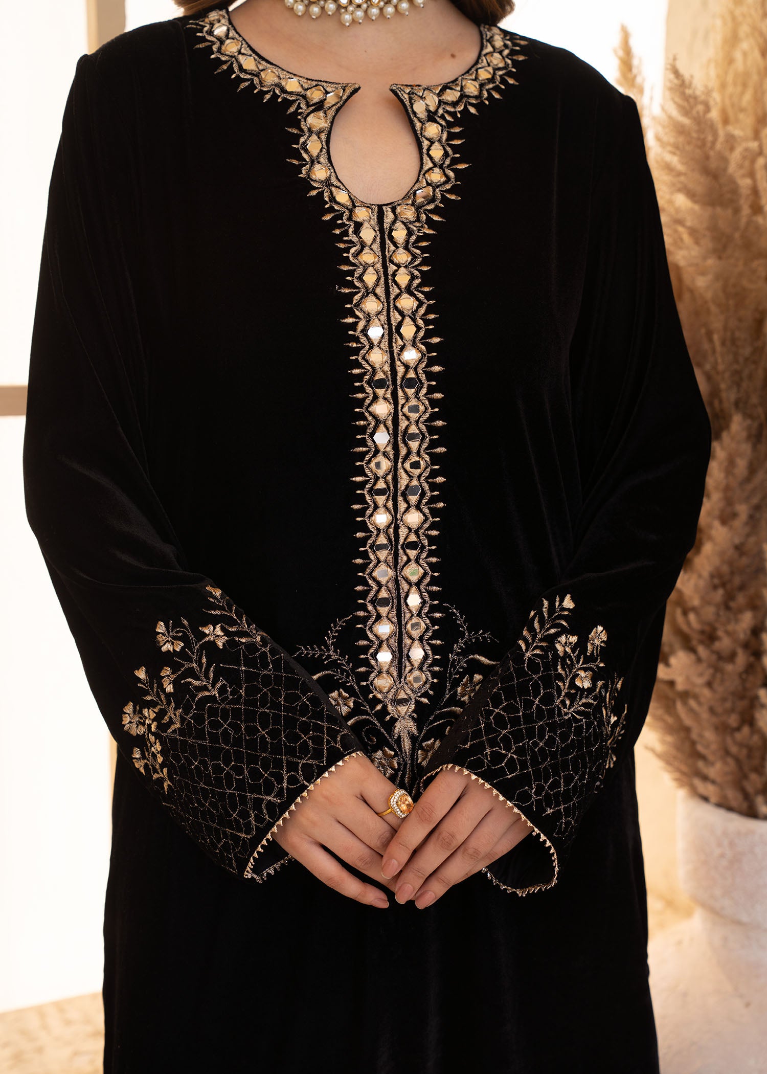 Velvet Sheesha & Puff Embroidered