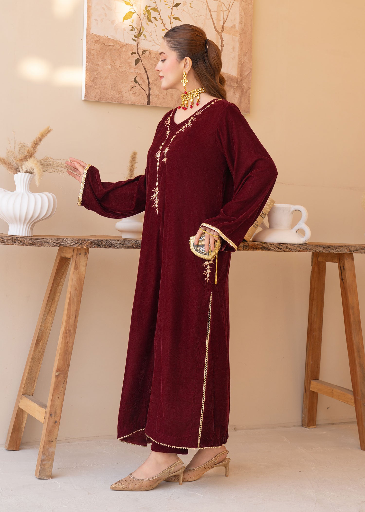 Velvet Sheesha & Puff Embroidered