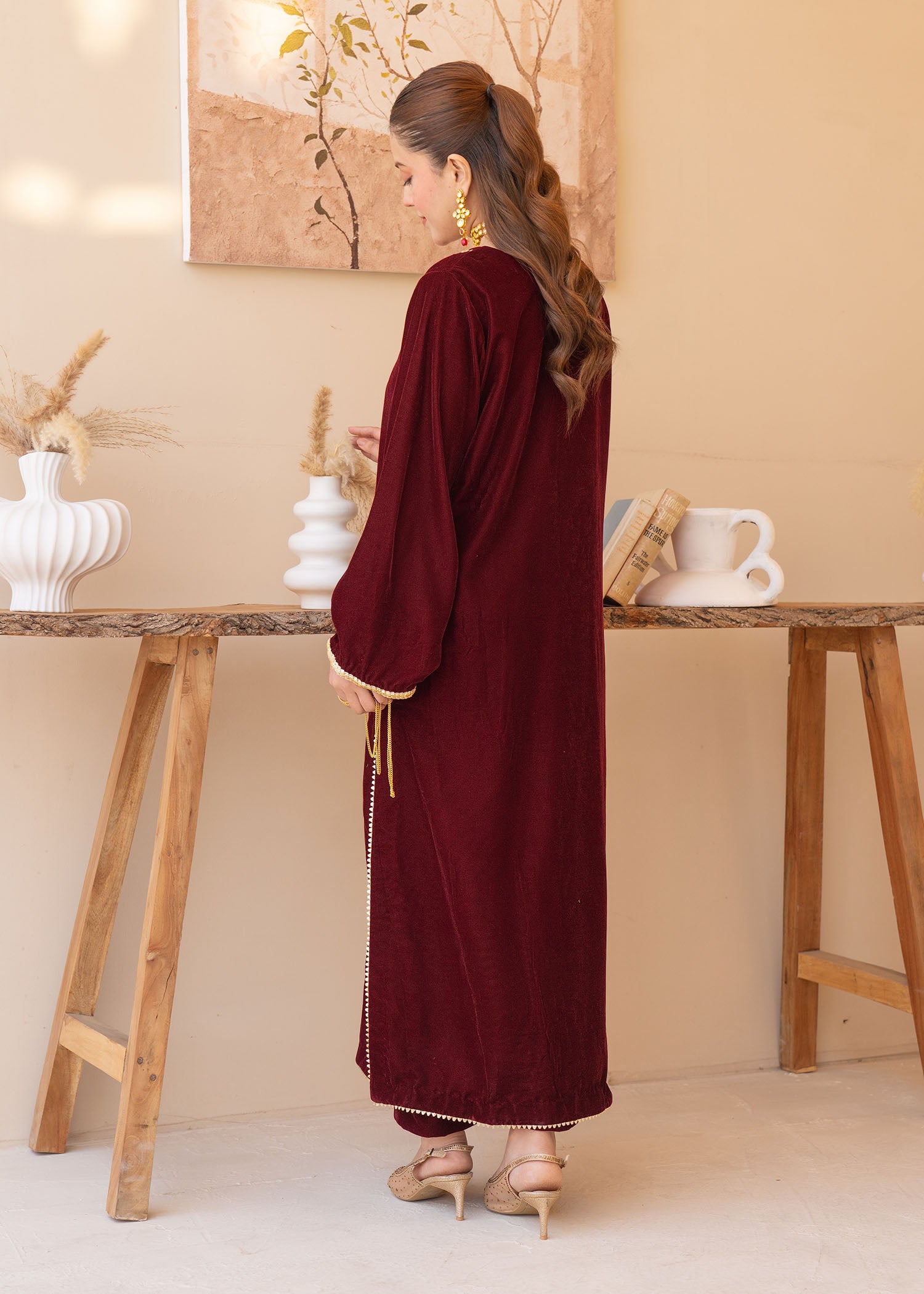 Velvet Sheesha & Puff Embroidered