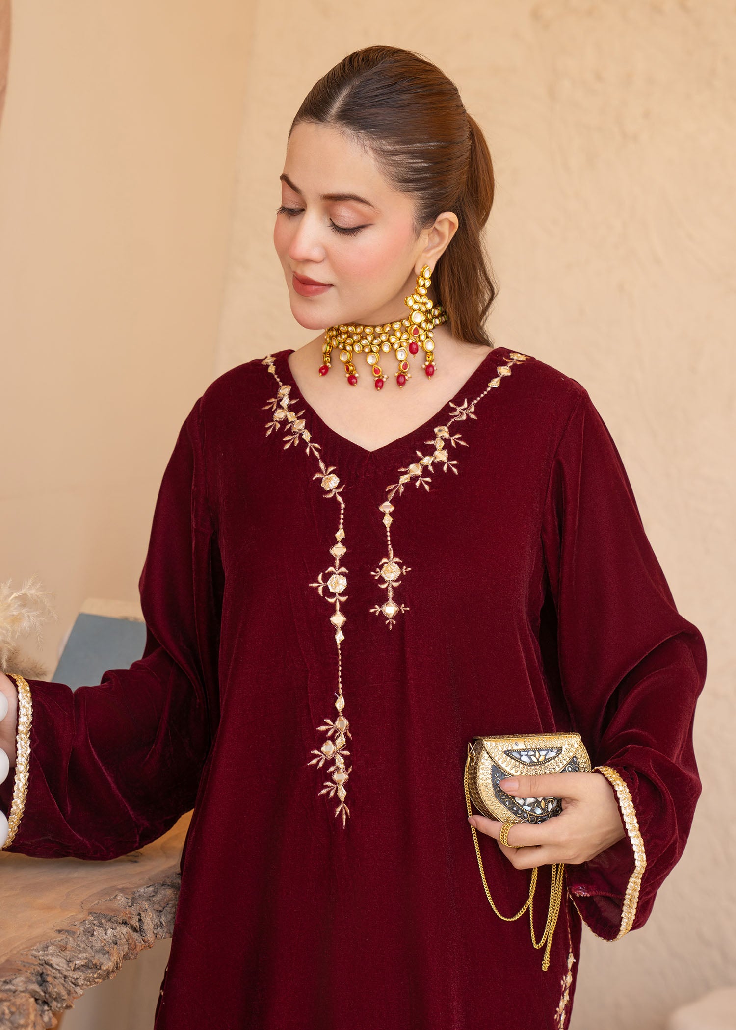 Velvet Sheesha & Puff Embroidered