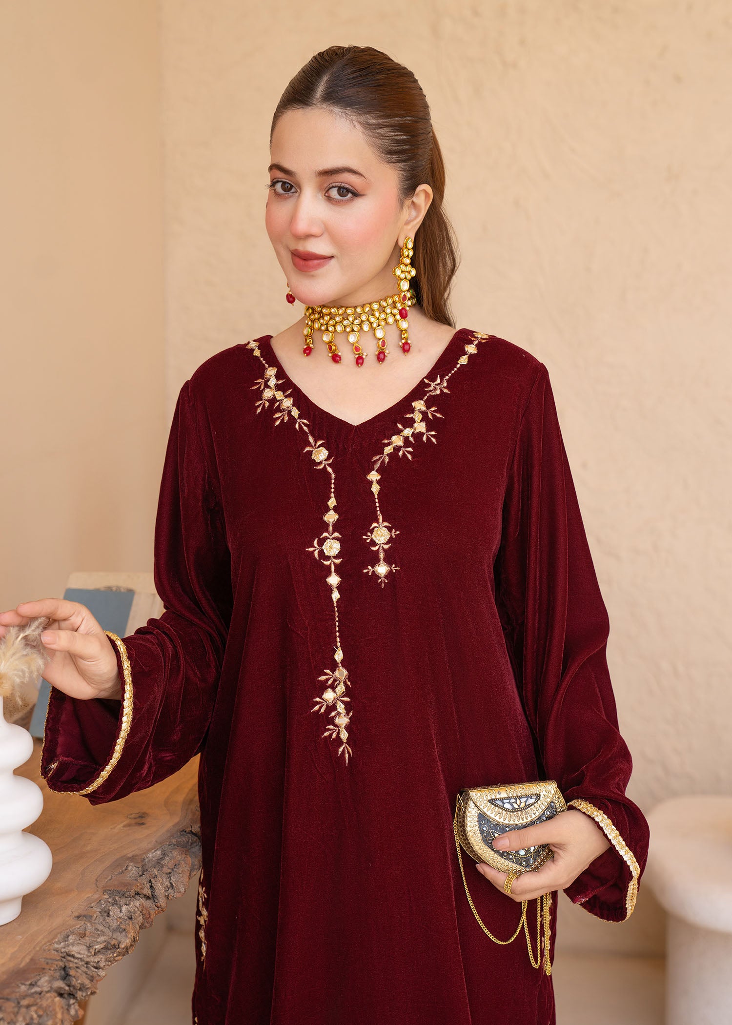 Velvet Sheesha & Puff Embroidered