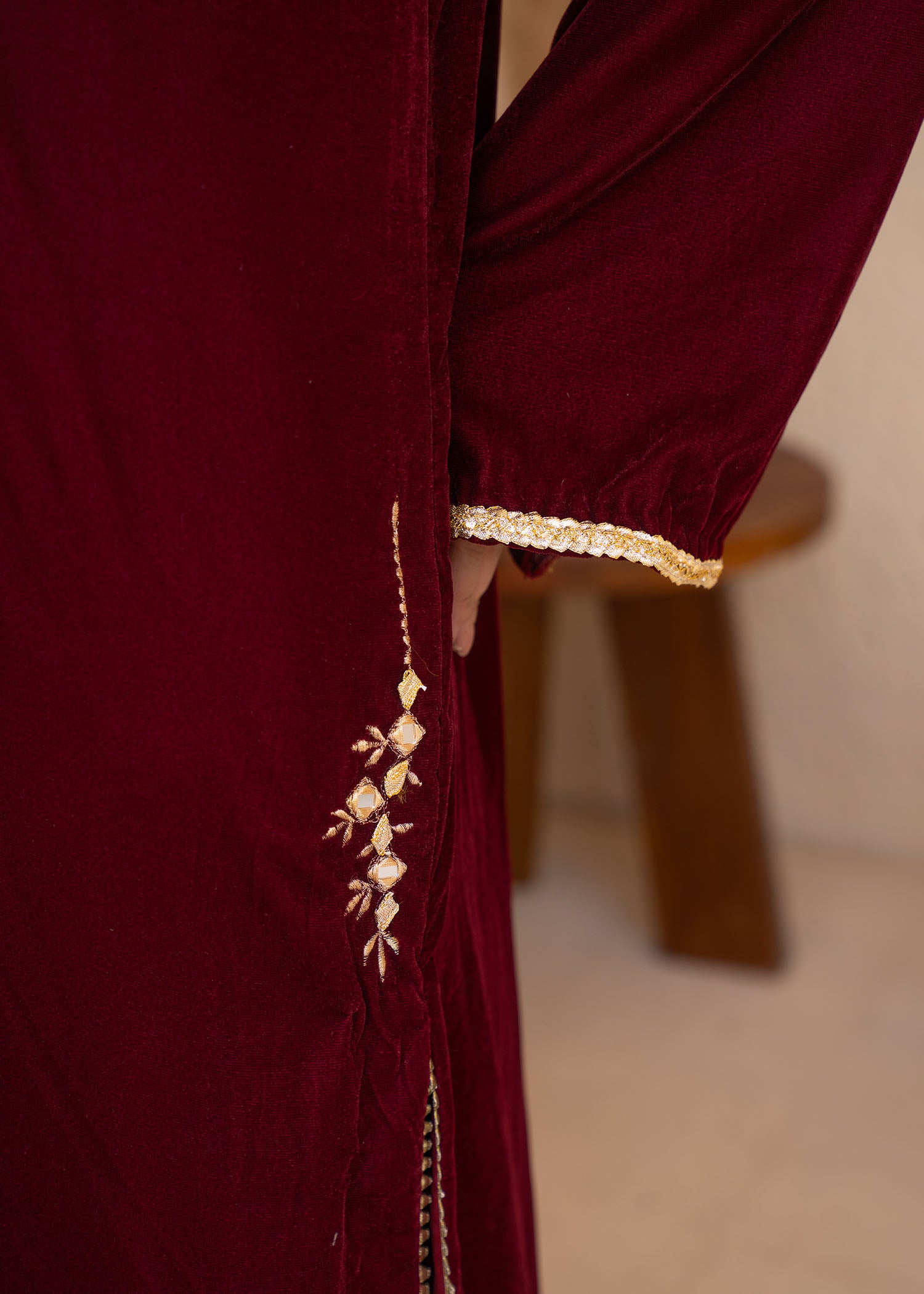 Velvet Sheesha & Puff Embroidered